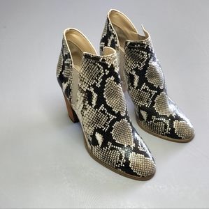 Vince Camuto Vp Famhida Snake Print Leather Bootie size 7.5